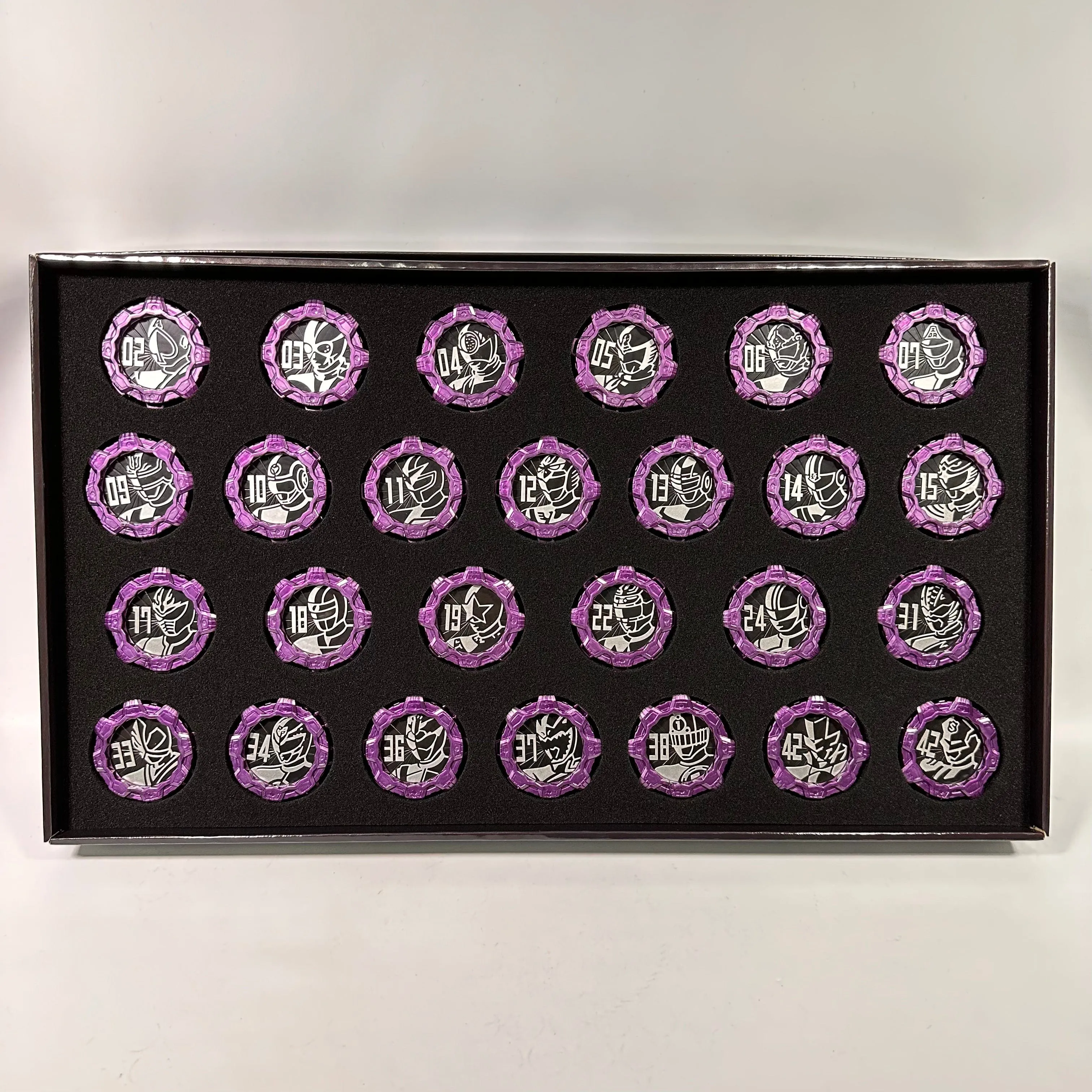 [BOXED] Zenkaiger: Capsule Toy GP Dark Sentai Gear Set -Premium Bandai Exclusive-